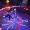 石壁の部屋で剣士が敵と戦い、紫の稲妻とダメージ数値が表示されるゲーム画面