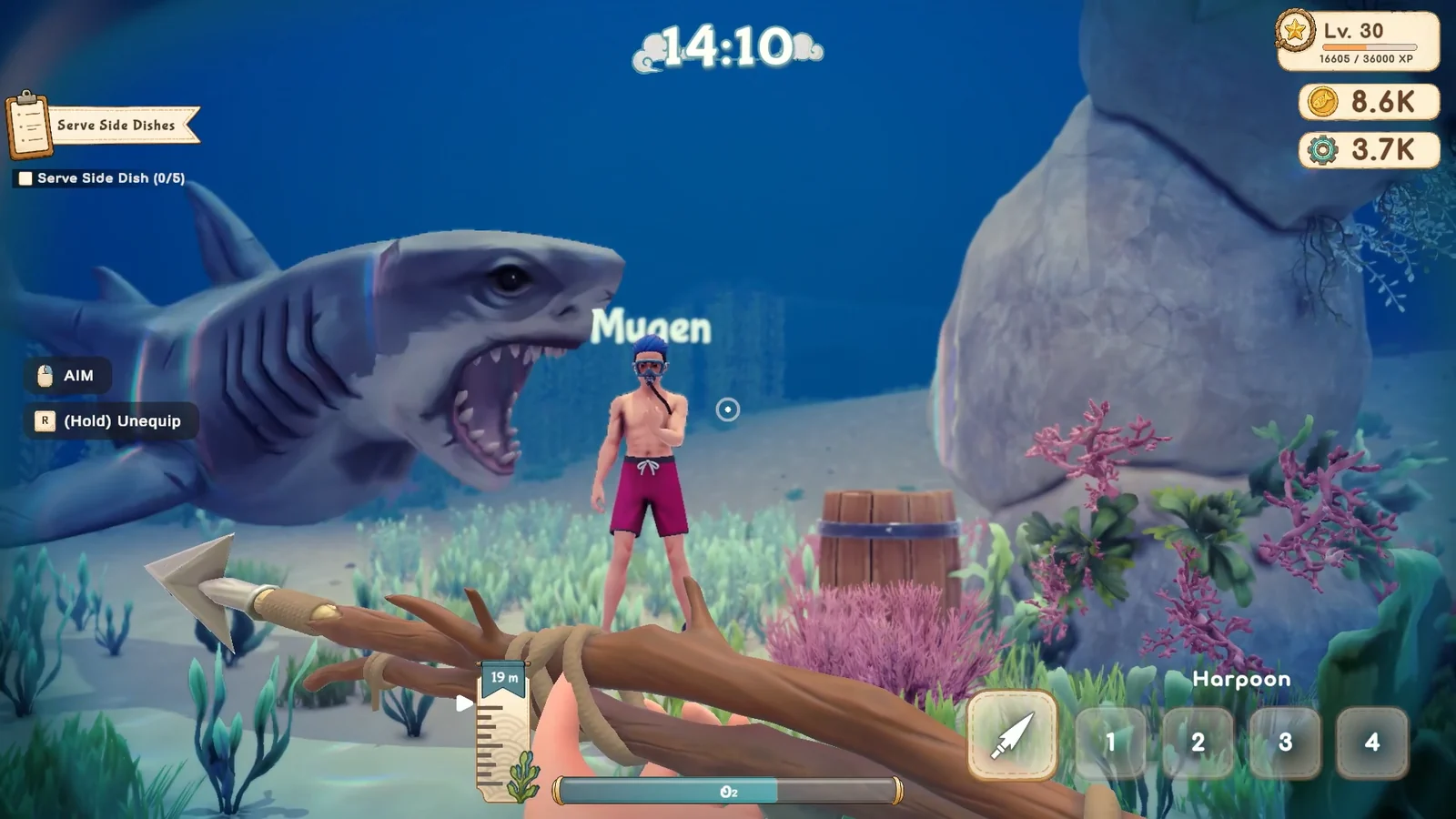 『Deep Blue Sushi』の海中でサメに襲われそうなダイバーと銛を構える一人称視点のゲーム画面